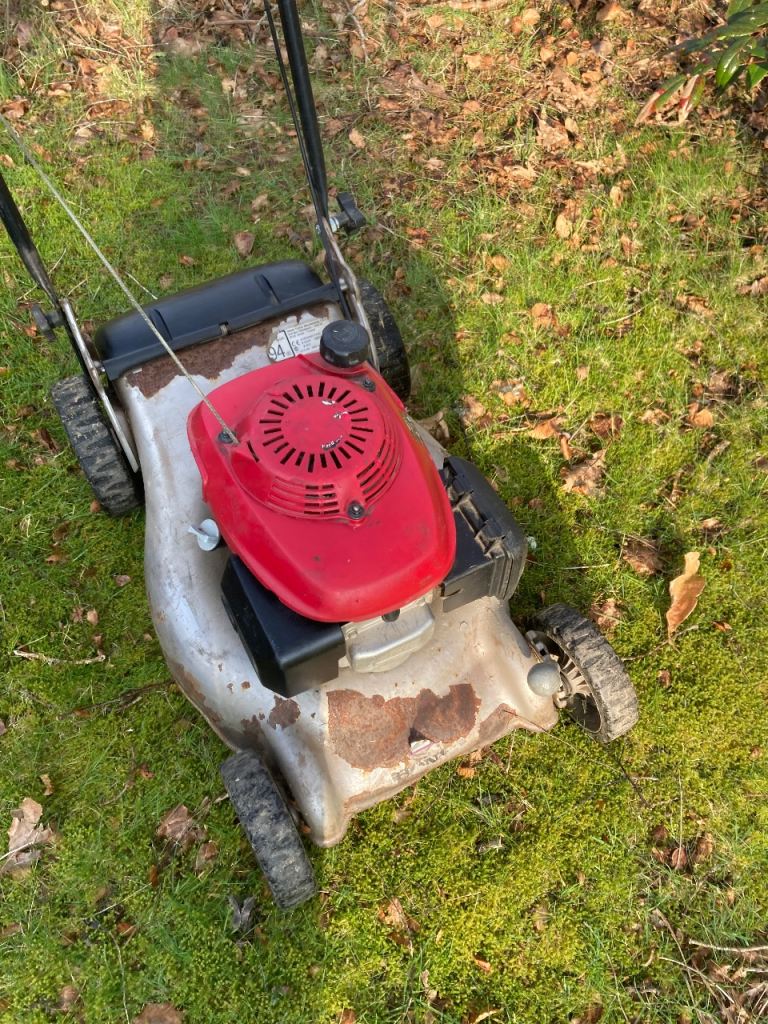 Honda Izzy 4 stroke lawn mower ( spares/ repair)