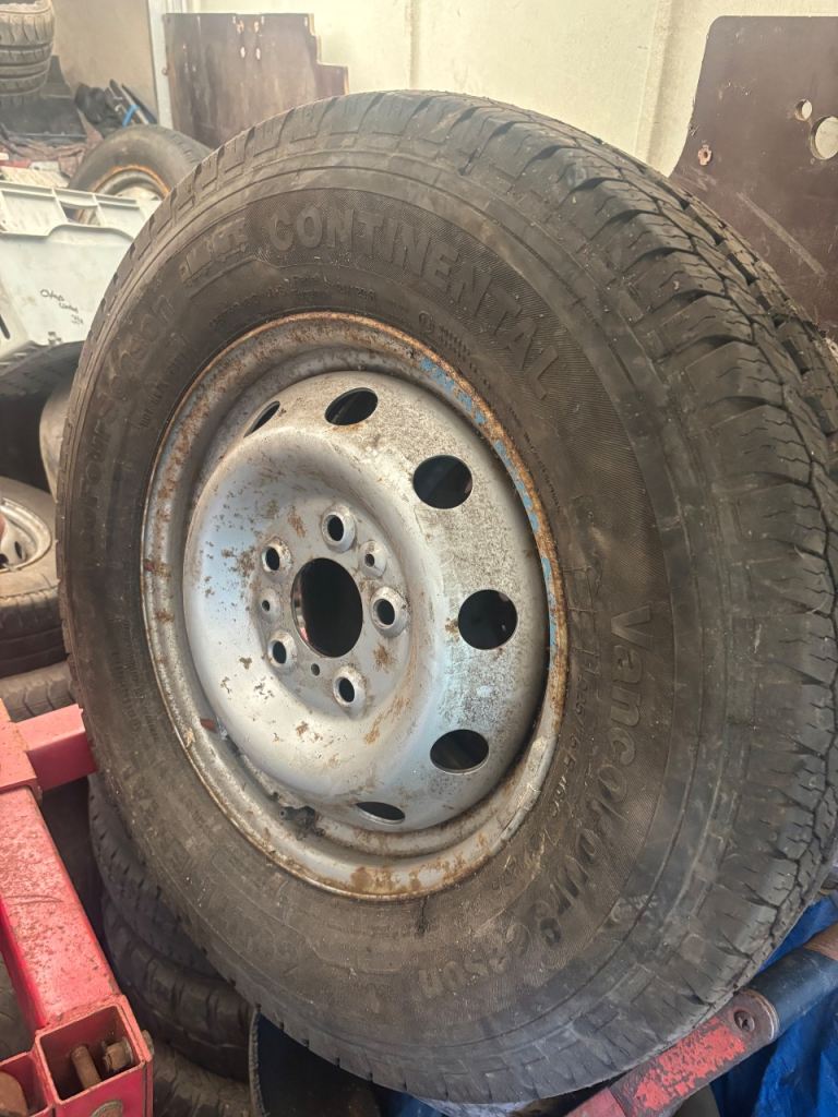 Citron Relay, Peugeot Boxer and Fiat Dicato wheel and tire  Continental VancoFourSeason 225 75 16