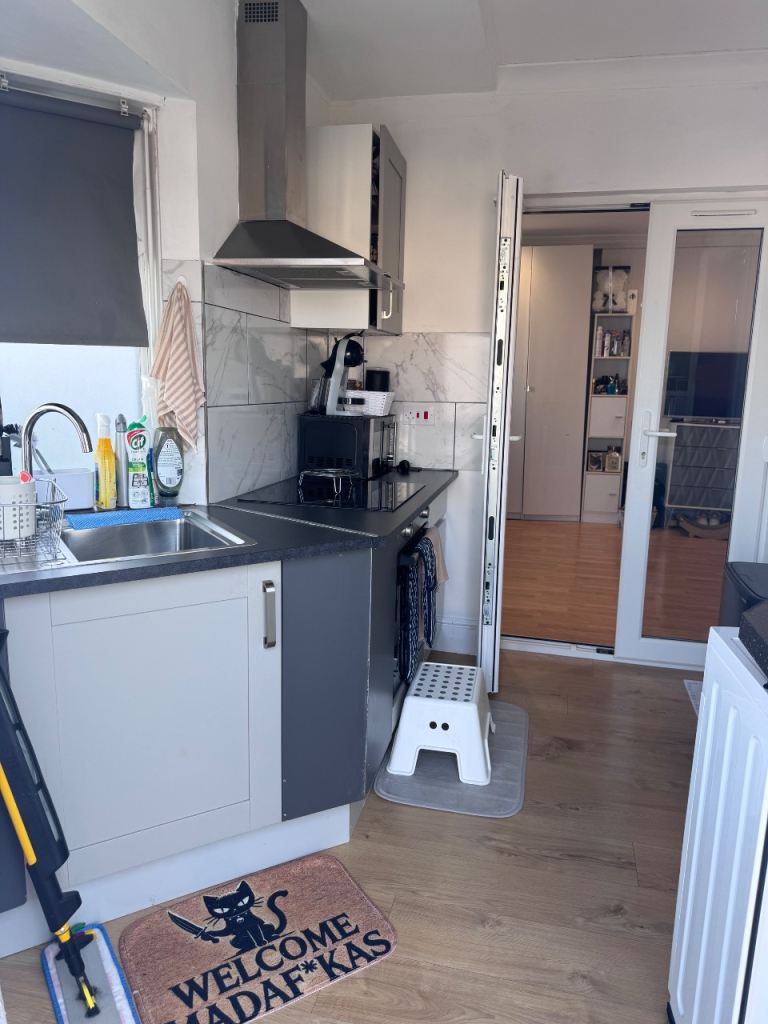 Modern Renovated Studio – Bright and Ready to Move In