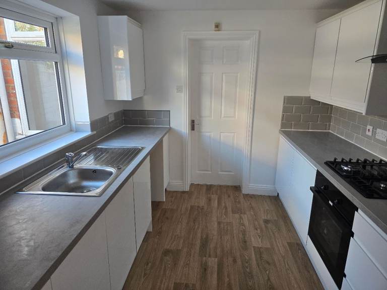 2 Bedroom House, Marshall Street, HU5 3DA