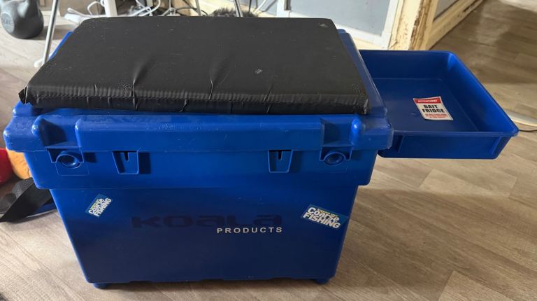 Koala seat box with shoulder strap