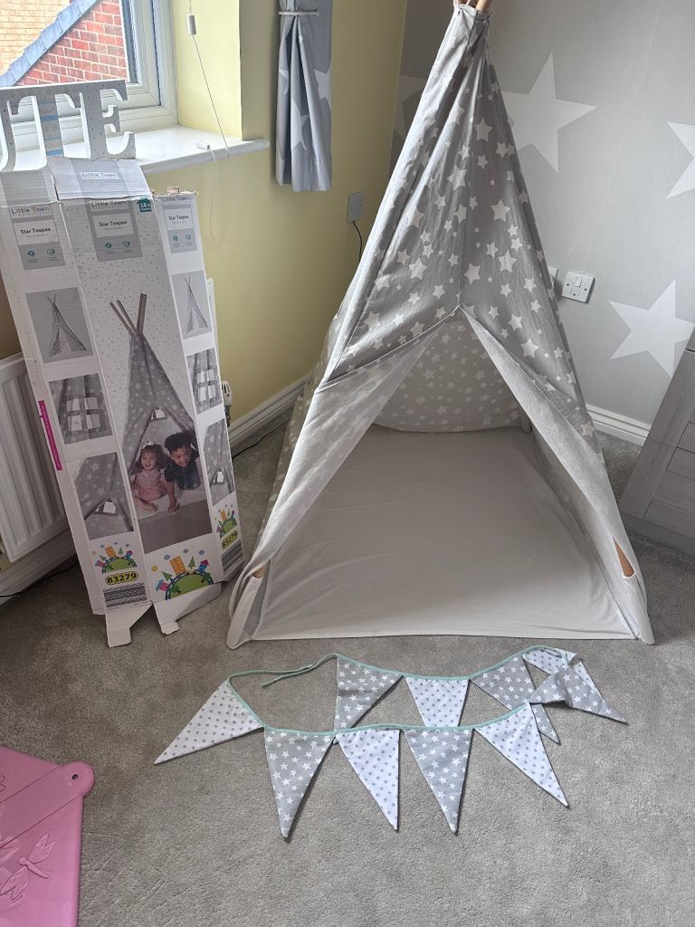 Little Town grey and white Star Teepee reading children