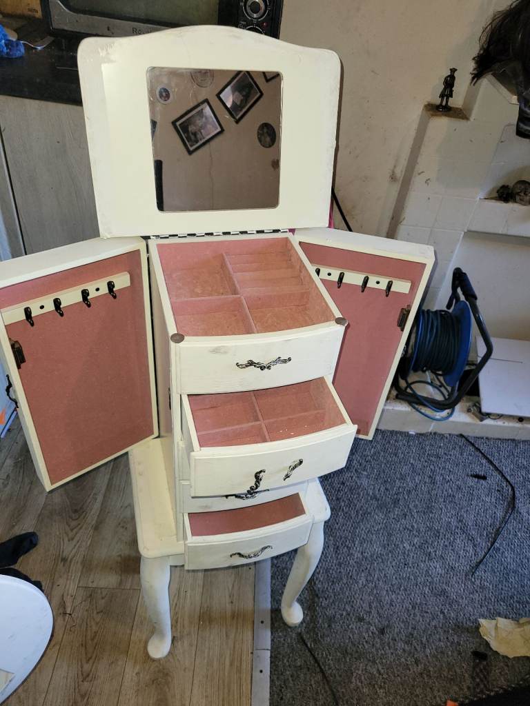 Jewellery cabinet 
