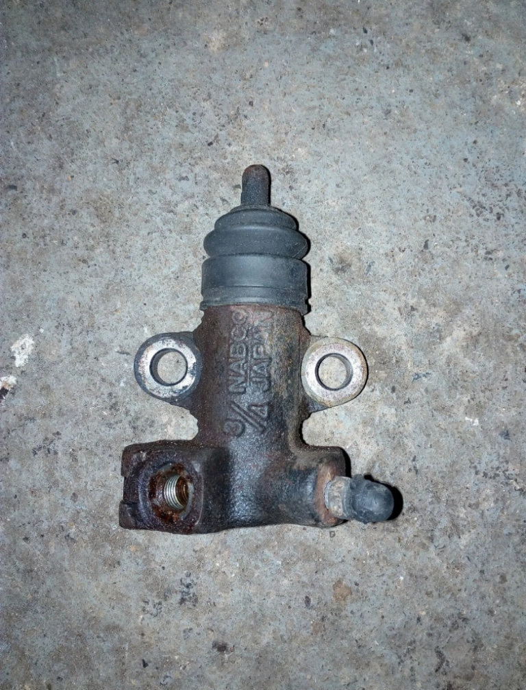 Subaru clutch slave cylinder