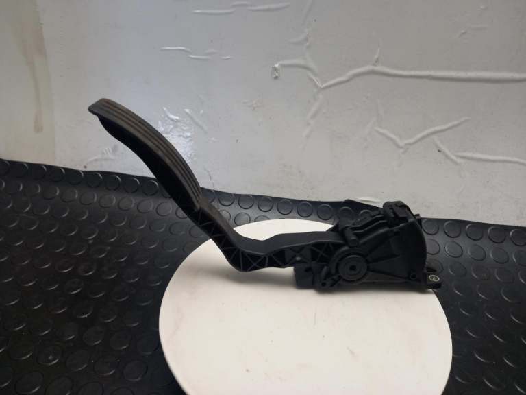 Dacia Sandero Stepway Throttle Accelerator Pedal 2013-2021 180106136r