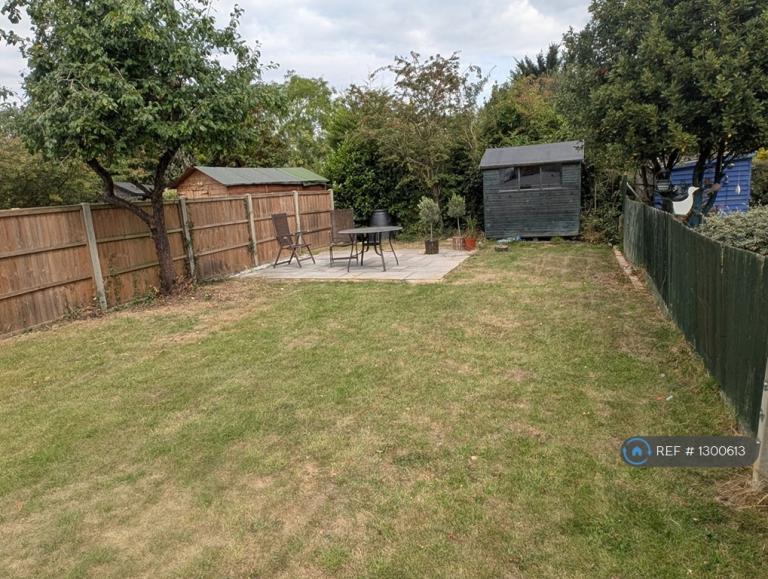 4 bedroom house in Mutton Lane, Potters Bar, EN6 (4 bed) (#1300613)