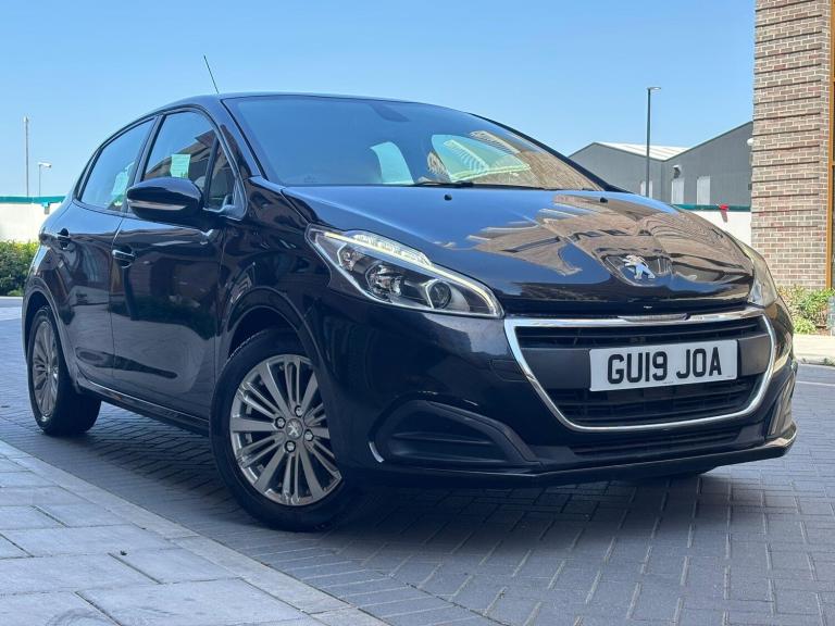 2019 Peugeot 208 1.2 PureTech Signature Euro 6 (s/s) 5dr HATCHBACK Petrol Manual