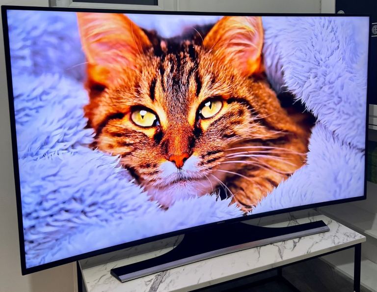 55" CURVED SAMSUNG SMART TV 
