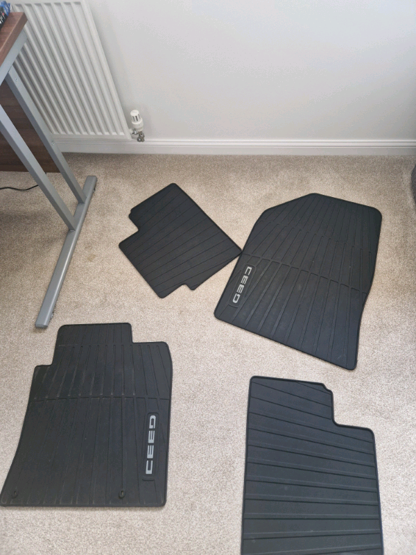2023 Kia Ceed Hatchback Genuine Rubber Mat Set
