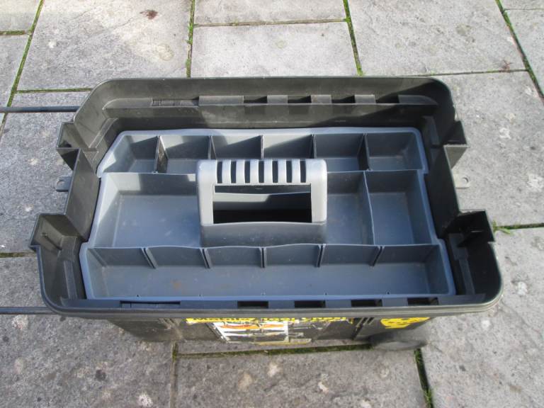 Stanley mobile tool chest on wheels 