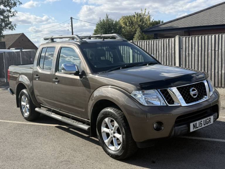 2015 Nissan Navara 2.5 dCi Tekna Pickup Double Cab 4dr Diesel Manual 4WD Euro 5 (190 ps) PICK UP ...