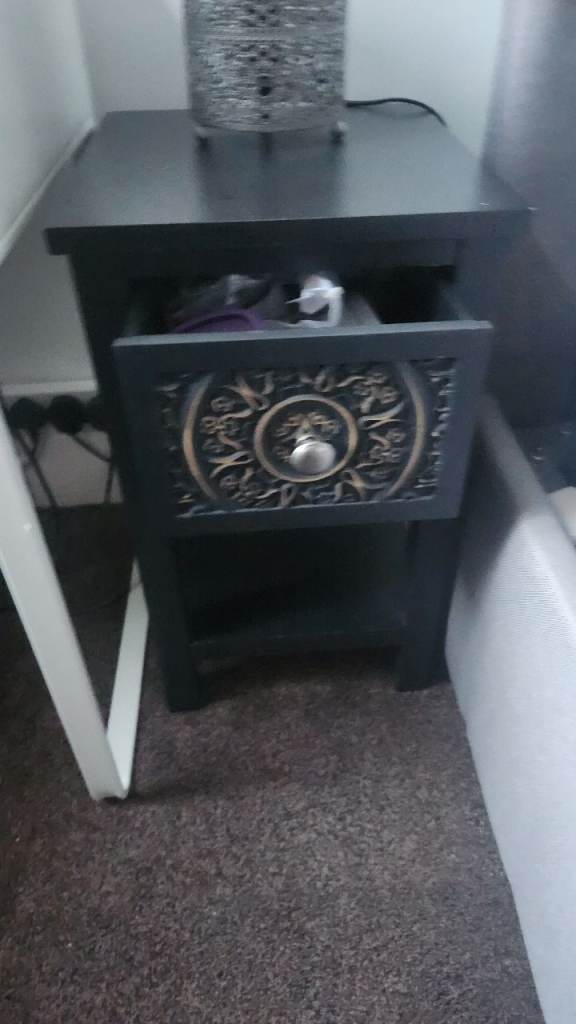 Small bedside cabinet with 1 drawer 