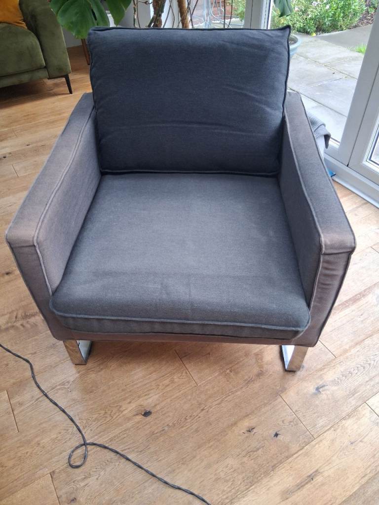 Grey Fabric Armchair with Metal Legs – Good Condition