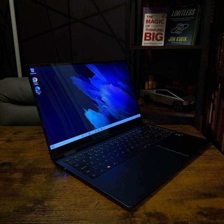 Samsung 2-in-1 Laptop/Tablet – Black, Good Condition