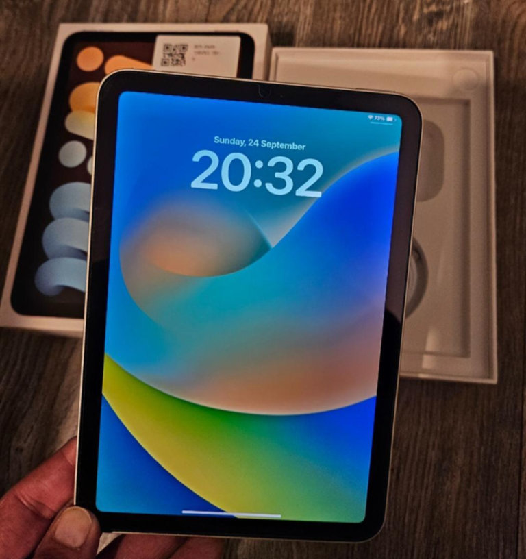 Apple iPad Mini 6, 64GB Starlight, Pristine Condition and Like New