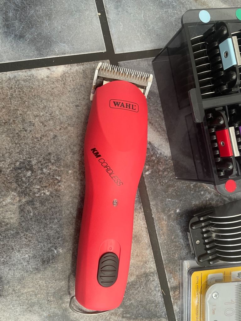 Wahl KM Cordless Clippers with Full Set of Combs – As Good As New