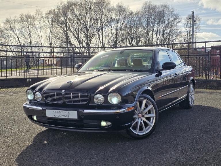 JAGUAR XJ SALOON 3.5 V8 FUTURE CLASSIC VERY LOW MILEAGE ONLY 21,000 VERIFIED