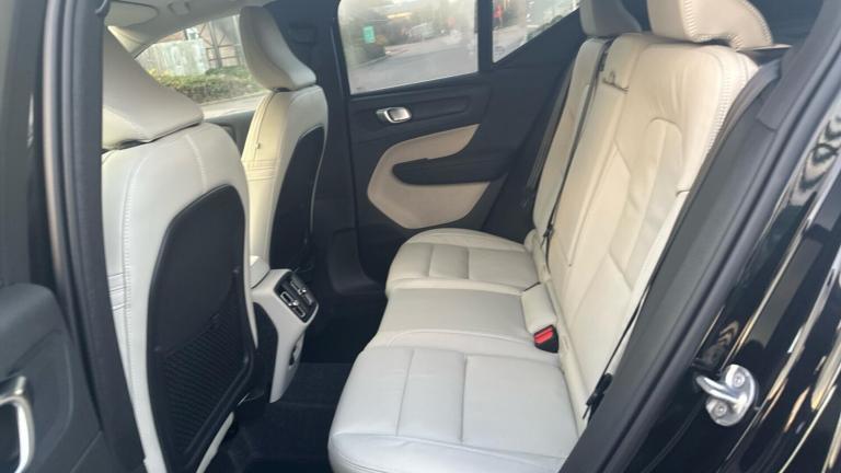  Volvo XC40 2.0 B4 MHEV Ultra Bright DCT Auto Euro 6 (s/s) 5dr Petrol/Electric Hybrid Automatic