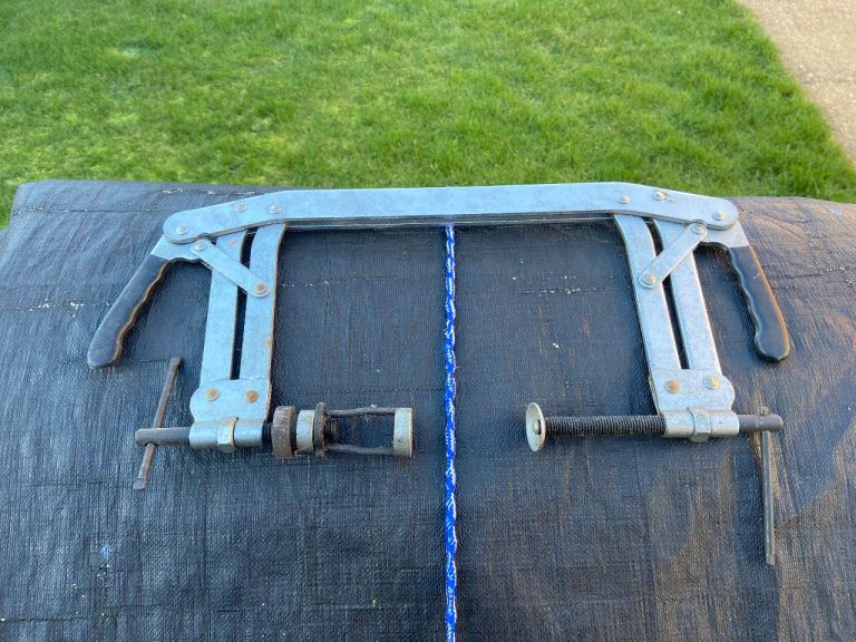 Valve spring compressor 