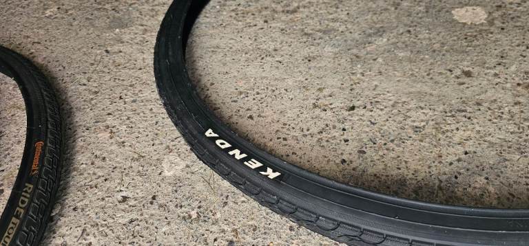 Gravel touring bike tyres