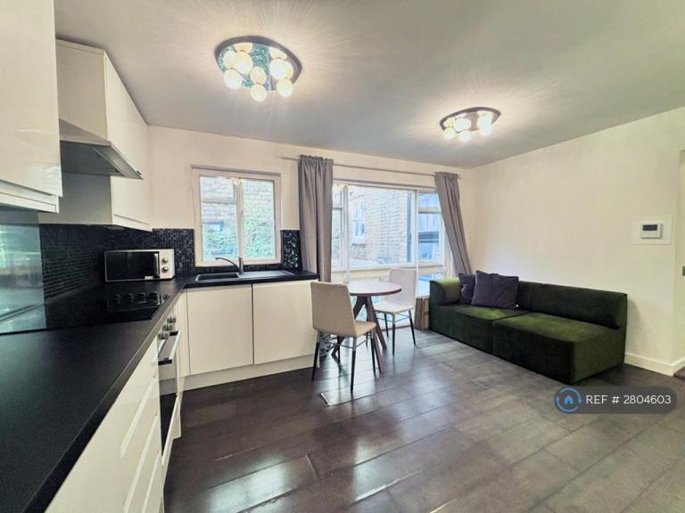 1 bedroom flat in Kensington Gardens Square, London, W2 (1 bed) (#2804603)