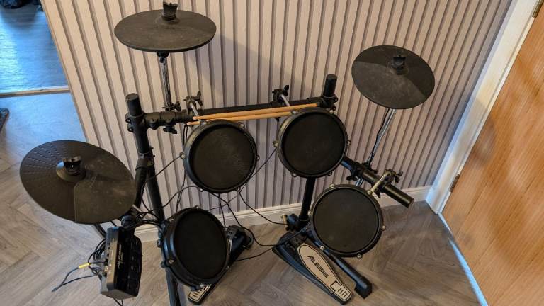 Alesis Turbo Mesh Kit Electronic Drum Kit - Good Condition