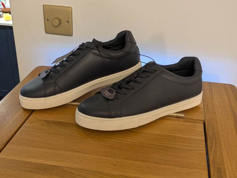 New mens navy shoes/trainers UK 10