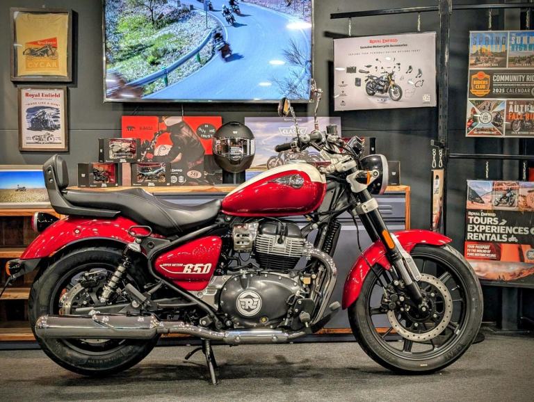 2025 ROYAL ENFIELD SUPER METEOR 650 in Celestial Red