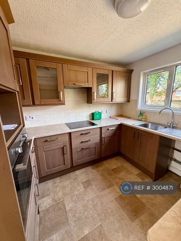 3 bedroom house in Moorfield Square, Northampton, NN3 (3 bed) (#3004871)