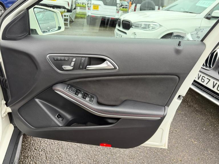 2017 Mercedes-Benz GLA GLA 220d 4Matic AMG Line Prem Plus 5dr Auto ESTATE DIESEL Automatic