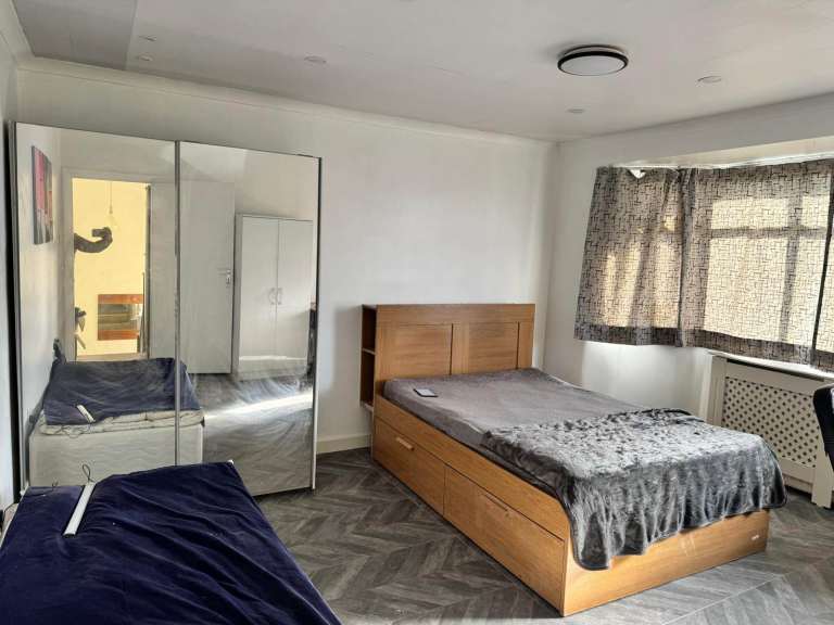 2 Rooms with own bathroom and Kithen