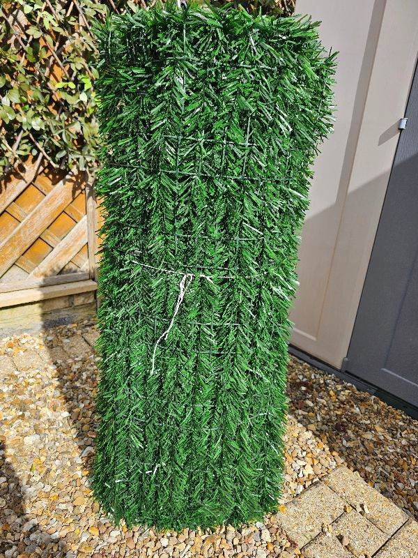 4x ARTIFICIAL LEAF HEDGE ROLLS