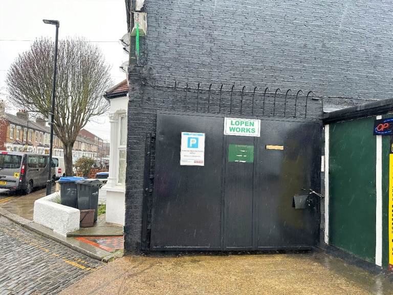 SECURE WORKSHOP / LIGHT INDUSTRIAL UNIT - 24HR ACCESS & PARKING ...