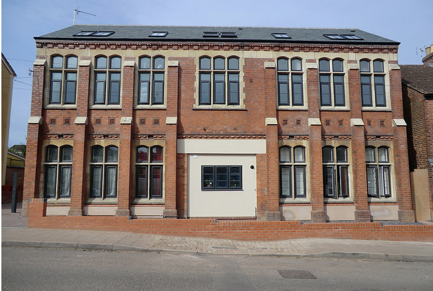 Huge Ground floor 2 bedroom apartment with high ceilings in the Covrent Watchmakers building.