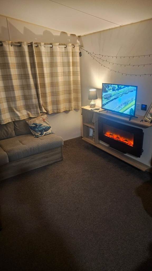 2 bed double caravan to rent , Easter Holidays or maybe longer term 