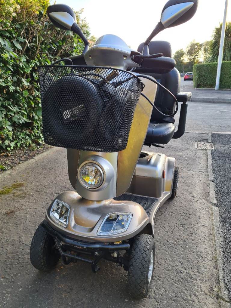 Large kymco 8 mph mobility scooter excellent can deliver today 
