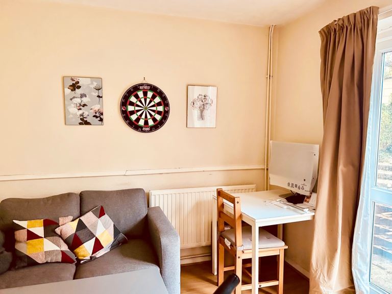 Double, furnished bedroom in Horfield