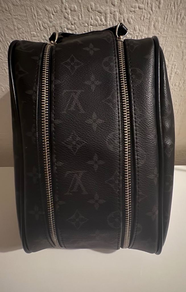 Louis Vuitton dopp bag 