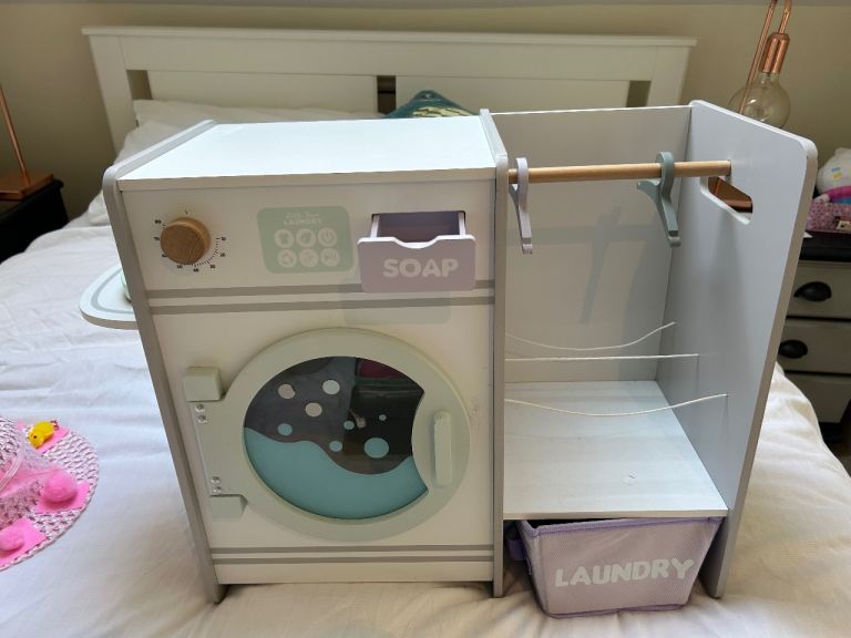Kids Wooden Play Washing Machine with Iron and Laundry Basket