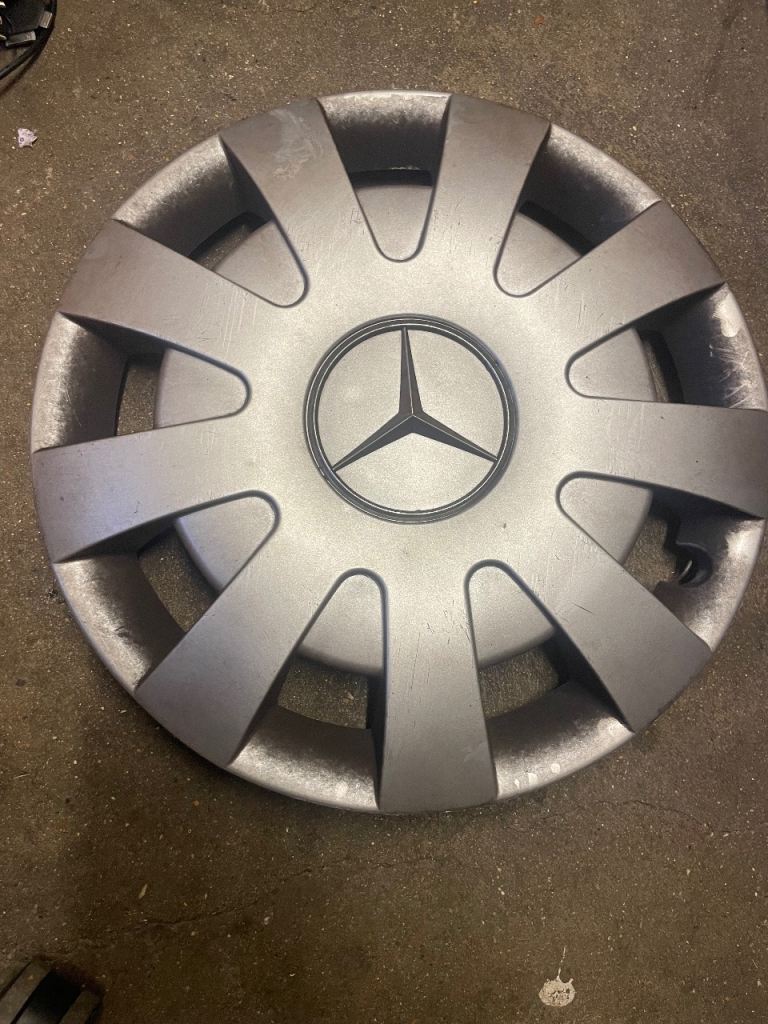 16-inch Mercedes-Benz Sprinter wheel cover, part number 9064000125