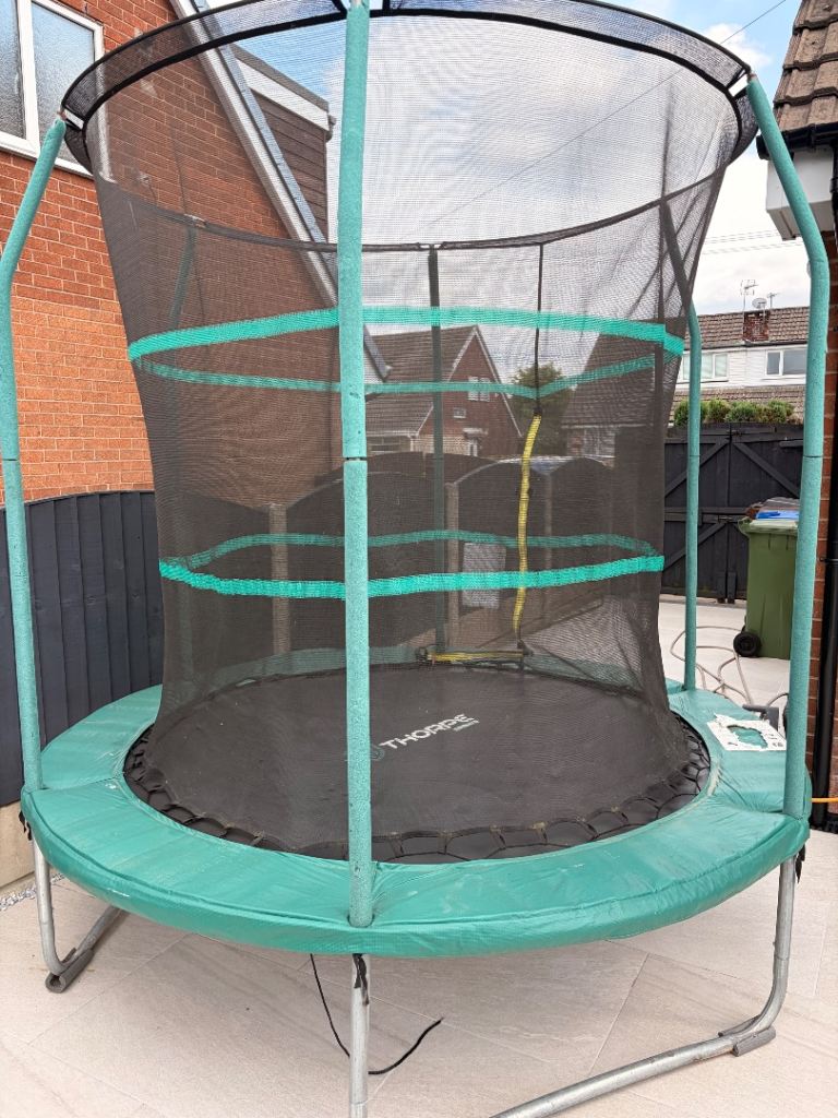 8ft Green Outdoor Trampoline with Enclosure – Good Condition