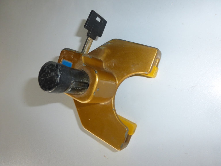 Trailer hitch lock for pressed steel type hitches. Easy fit.