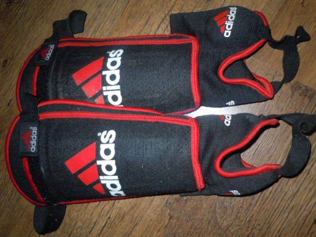 COLLECTABLE NIKE 5 DURAVEL FOOTBALL FREE ADIDAS SHIN PADS NIKE SOCKS