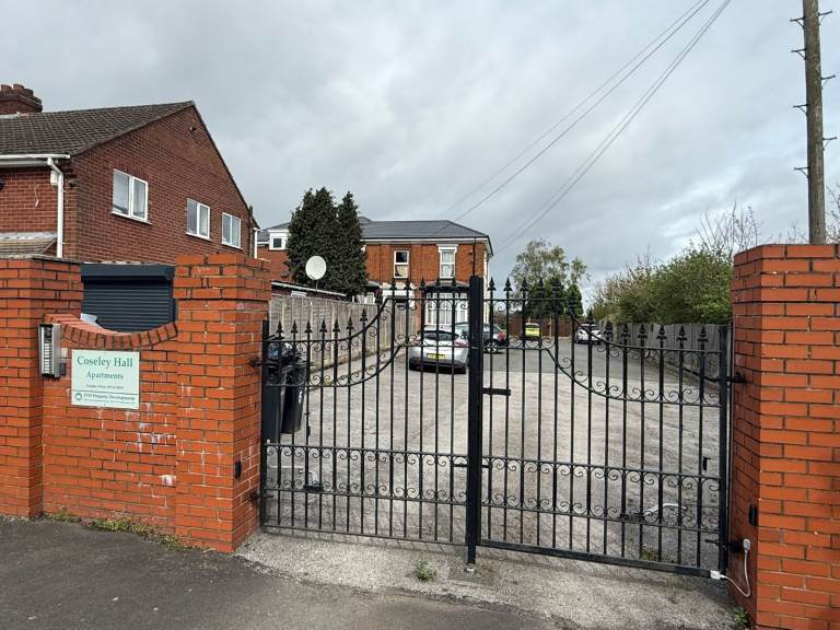 **COSELEY HALL**GROUND FLOOR ** ONE BEDROOM FLAT TO RENT ** PRIVATE ROAD ** AVAILABLE IMMEDIATELY **