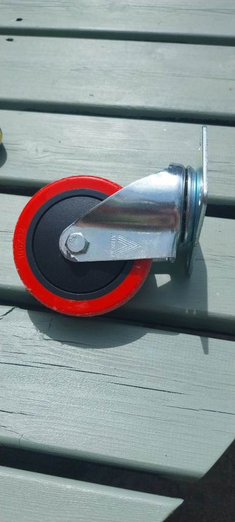 4 x heavy duty 700 kg wheels 