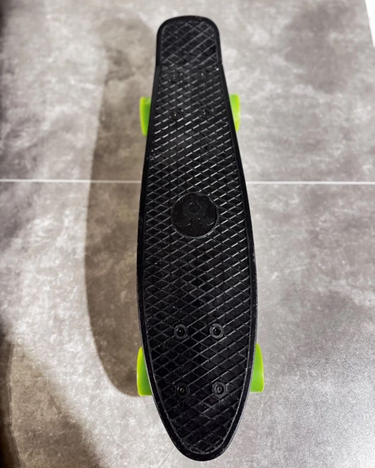 Charles Bentley 22" Skateboards Kids Retro Plastic Mini Cruiser - Black