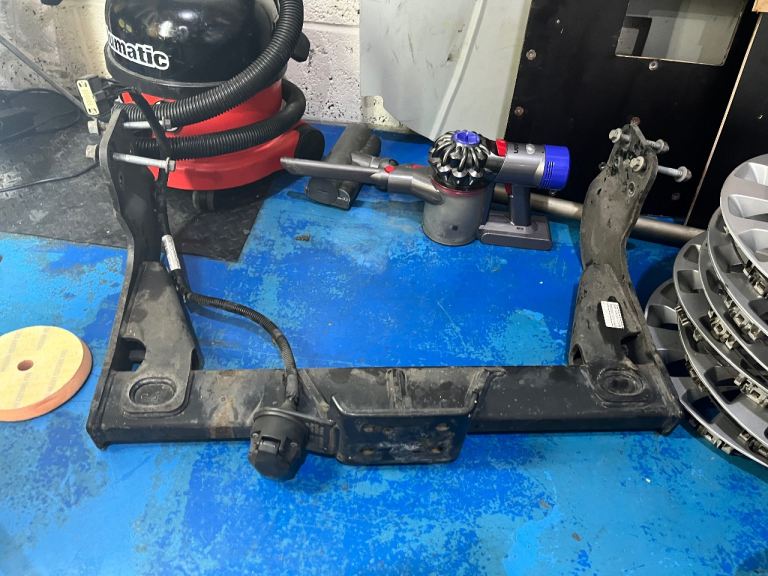 Genuine Transit Custom H/D Towbar with fittings & plug