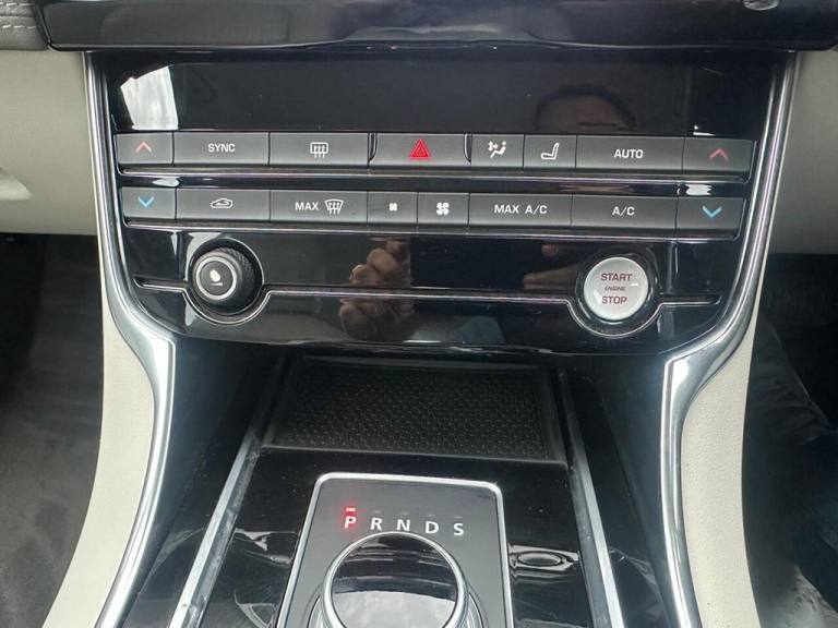 2016 65 JAGUAR XE 2.0D PORTFOLIO SALOON 4DR DIESEL AUTO EURO 6 (S/S) (180 PS) DI