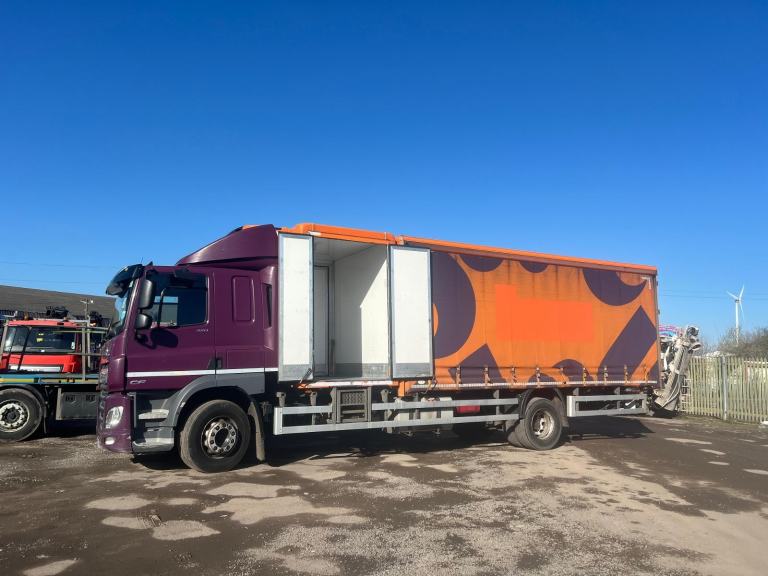 DAF TRUCKS CF 320 CURTAIN WITH CARRIER FRIDGE BOX...