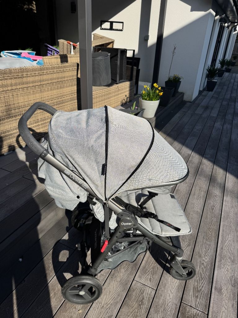 Oyster zero gravity pushchair in tonic